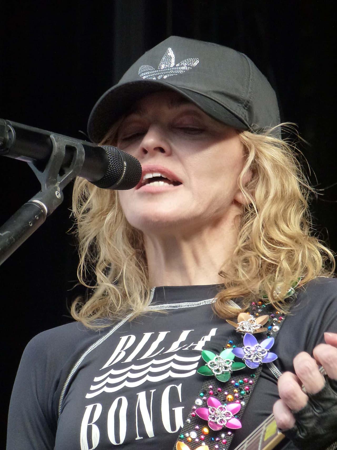 Ahora a sus 57 años la cantante deja ver algunas arrugas...