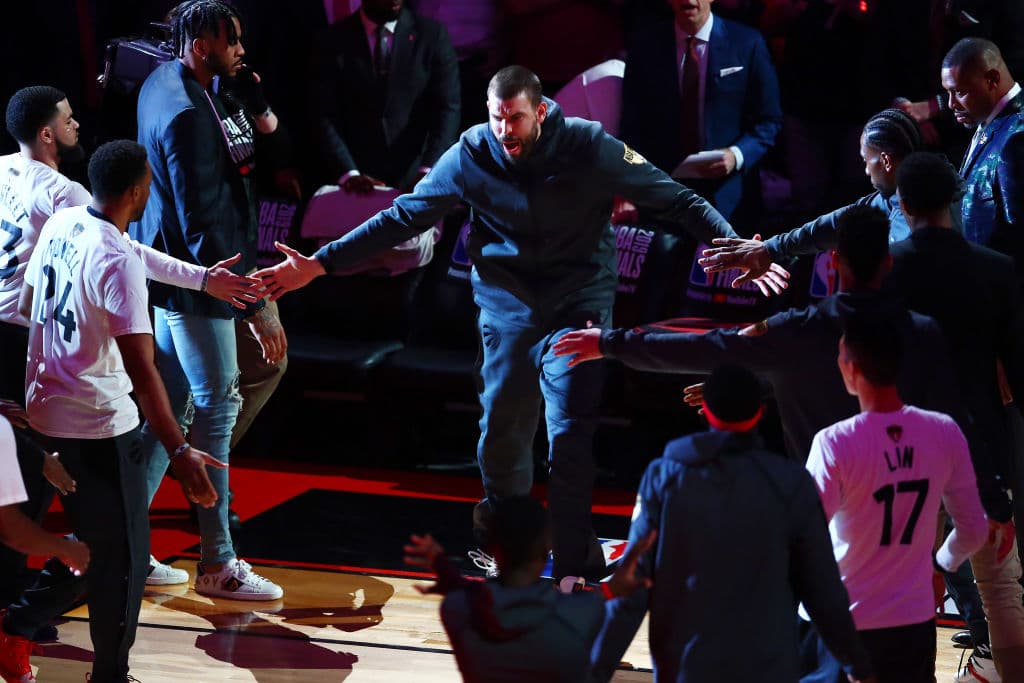 Así fue presentado Marc Gasol pero también el resto de sus compañeros. Scotiabank Arena ya estaba frenética desde momentos antes de la presentación de los jugadores.