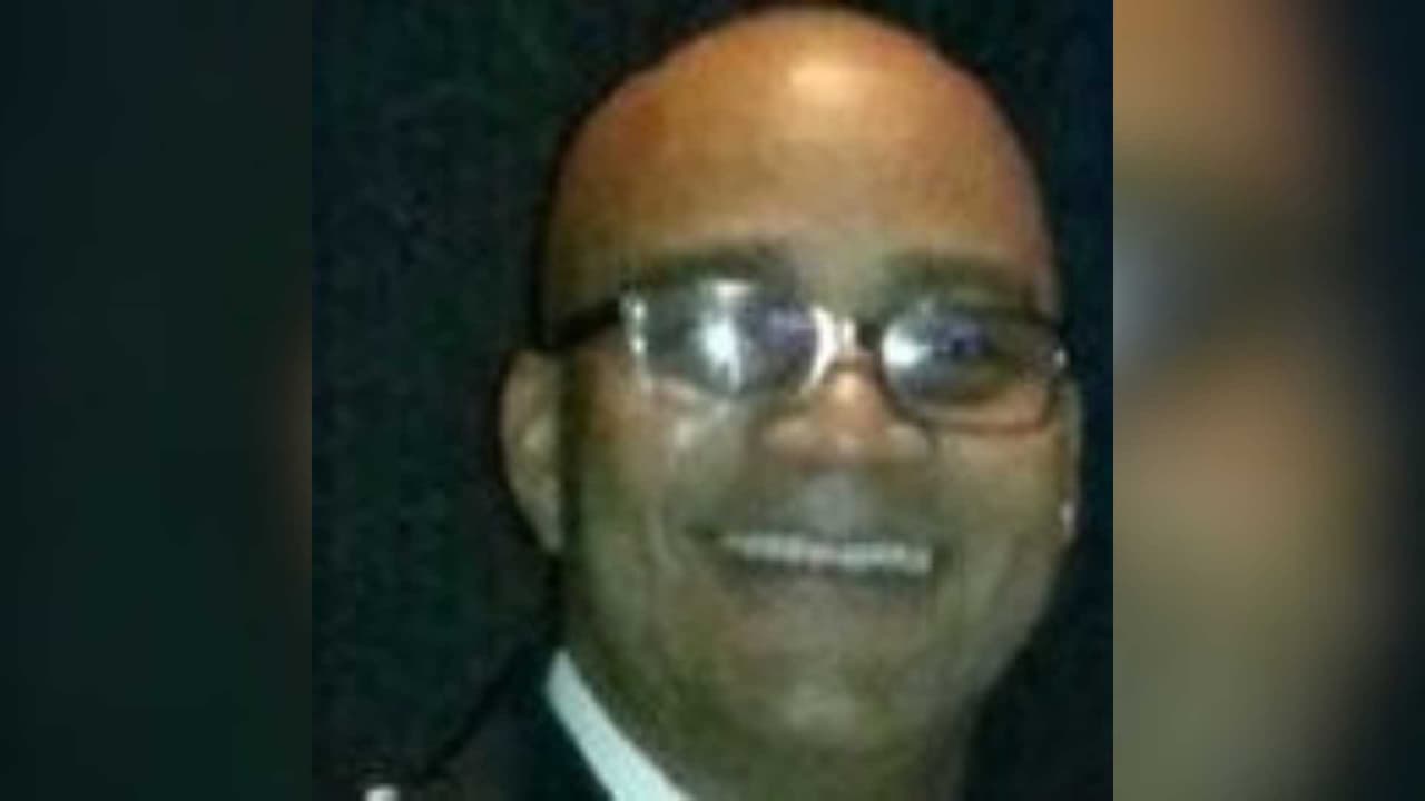 <b>Terence Banks (hermano de Philip y David Banks): </b>Sus dispositivos fueron confiscados. Fundó una empresa de consultoría que prometía conectar a empresas con altos funcionarios del gobierno, incluyendo los departamentos de educación y policía.