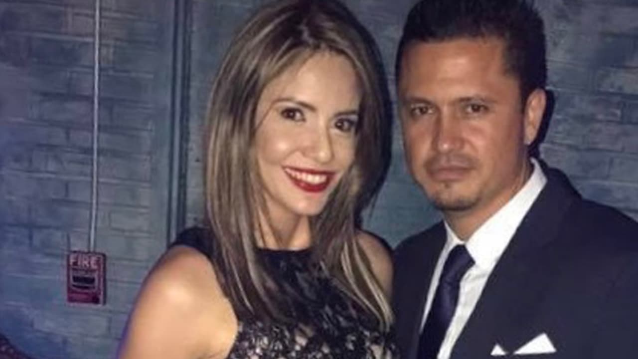 Karina Yapor, presentadora de Noticias 45 Primera Hora, con su hermano Daniel.