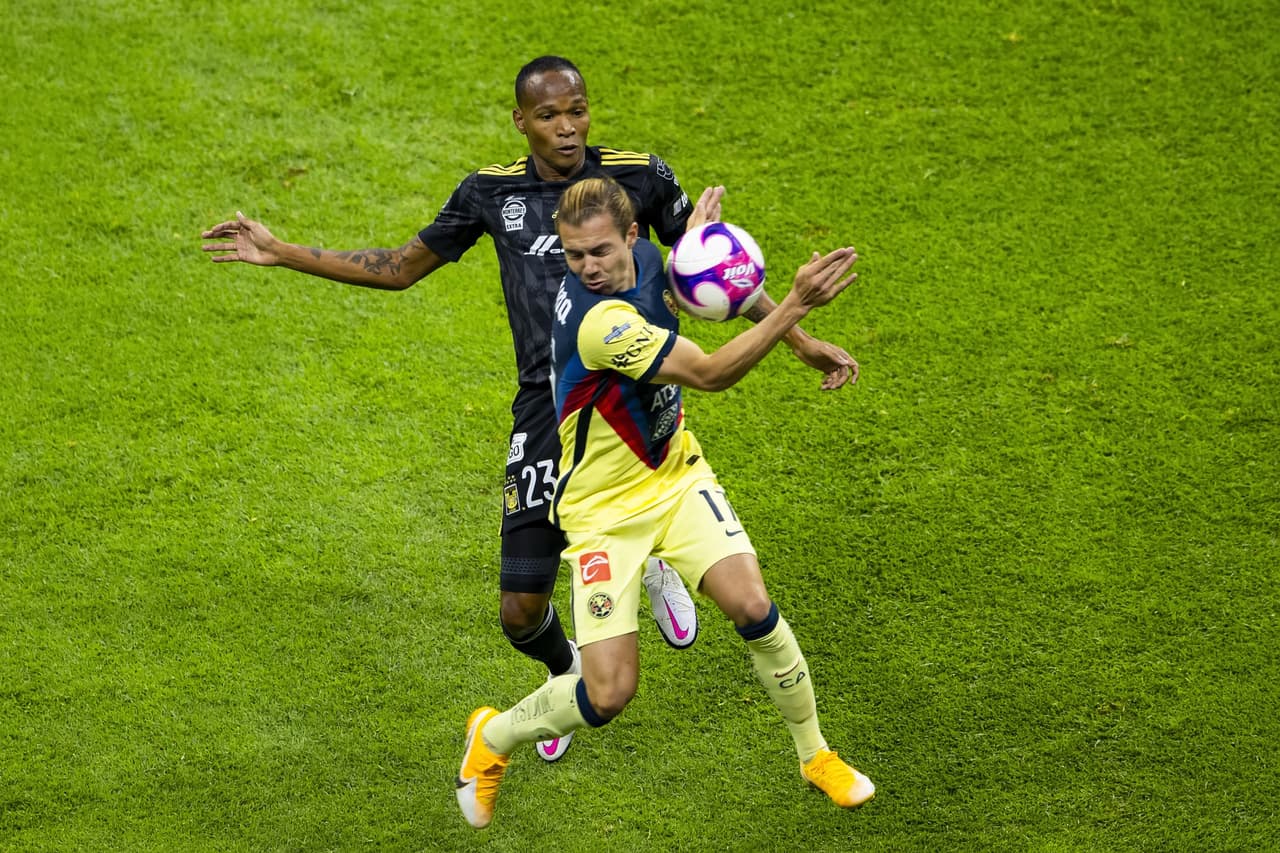 Con dos grandes goles de Sebastián Cordova y un potente cabezazo de Emanuel Aguilera en su regreso de la lesión, América consigue un triunfo clave frente a los Tigres en el Estadio Azteca.