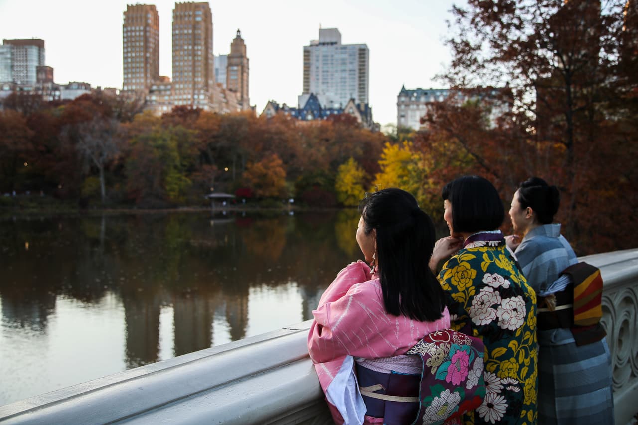 Los turistas aman esta época del año para visitar la ciudad, mientras que los neoyorquinos siempre tratan de visitar el Central Park antes de que todas las ojas de los árboles caigan.