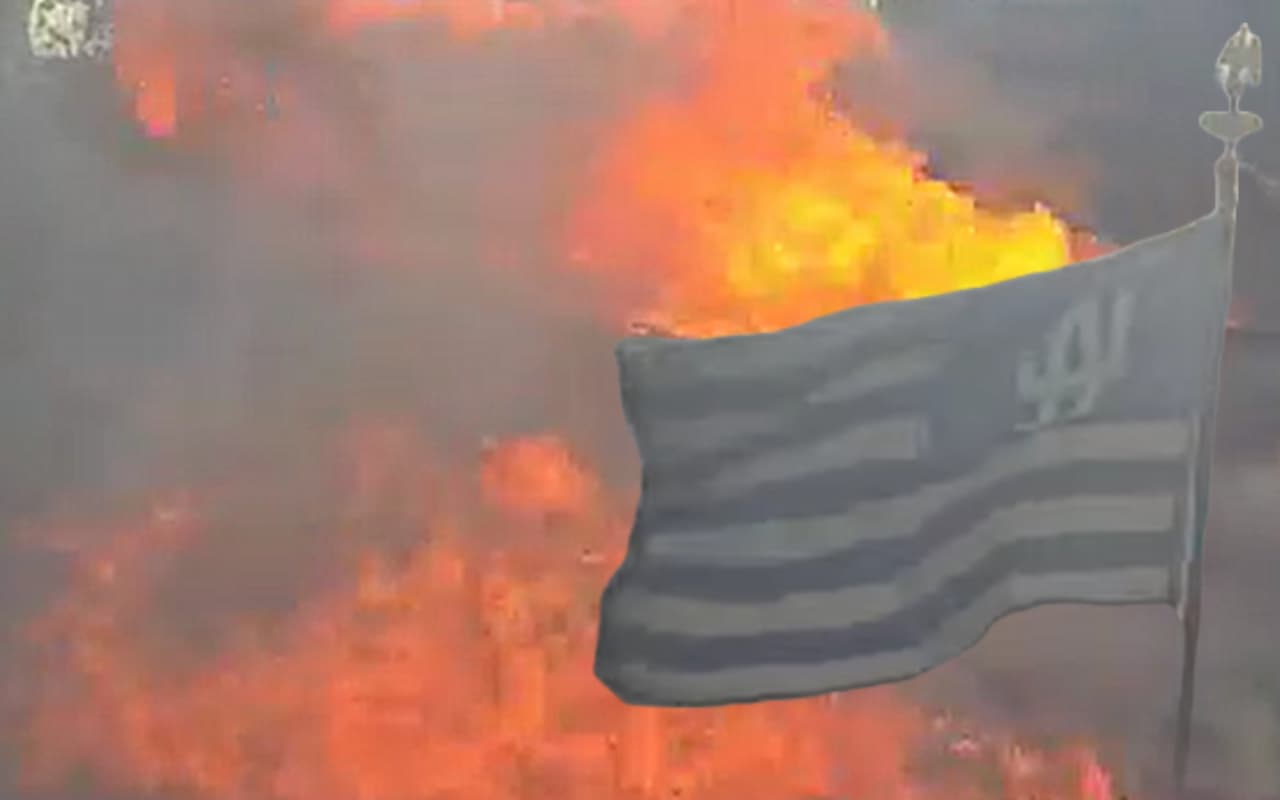 Voraz incendio consume casas y causa evacuaciones en San Bernardino
