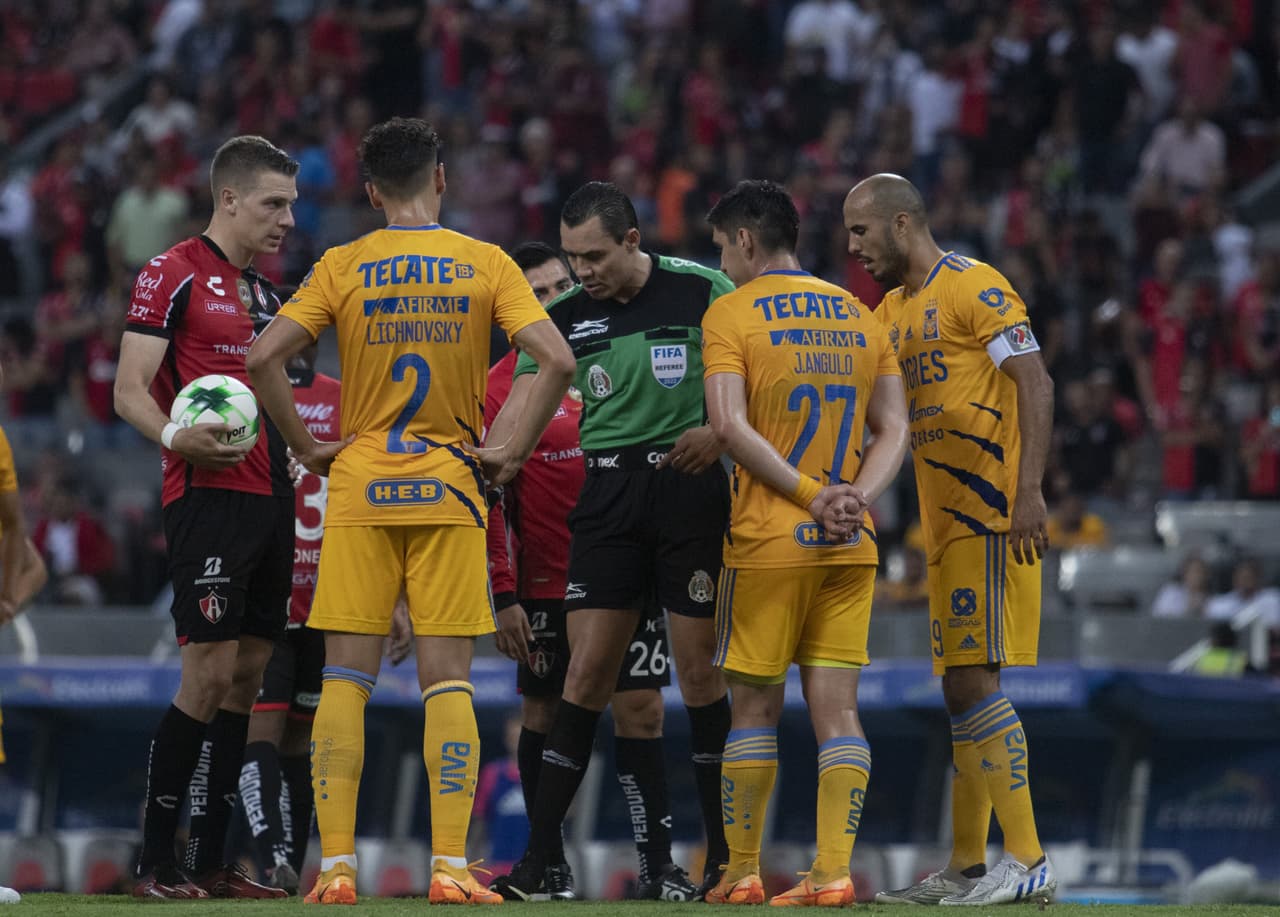 Atlas hizo valer su condición de local en el Estadio Jalisco y lleva ventaja para la vuelta de la Semifinal ante Tigres en el Universitario.