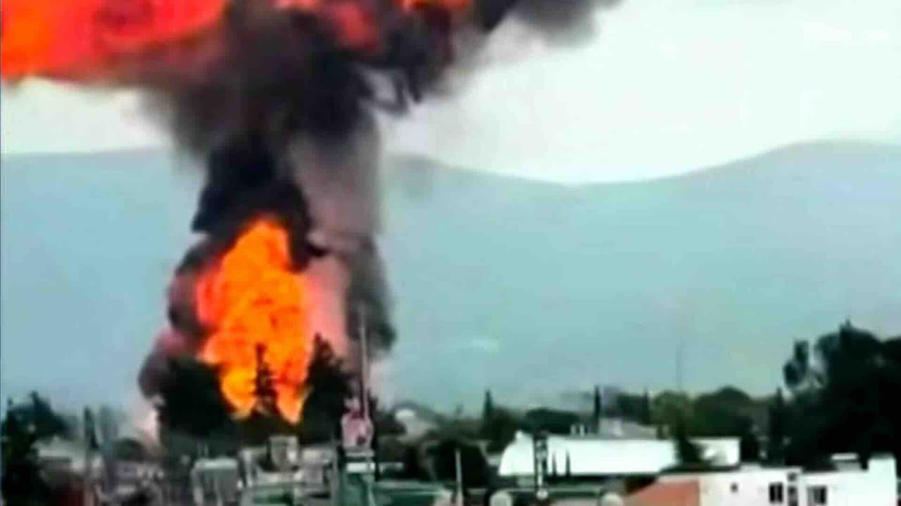 Explosión de pipas de gas desata alarma y evacuaciones en Puebla