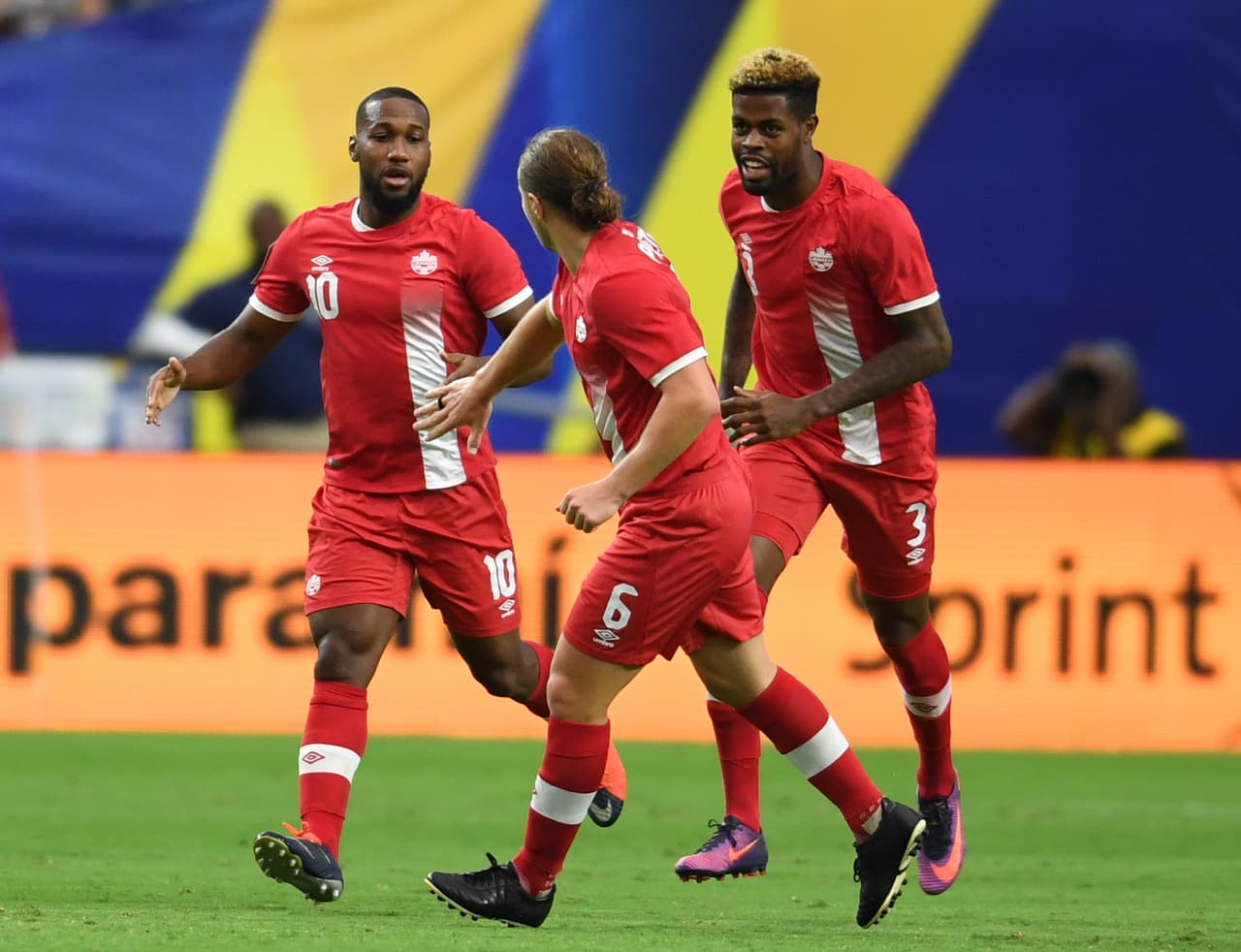 La selección masculina de
<b>Canadá</b> apenas cuenta con solo una participación en los Mundiales de fútbol y fue en la Copa del Mundo de México 1986. Ahi perdieron todos los partidos de la fase de grupos.
<br>