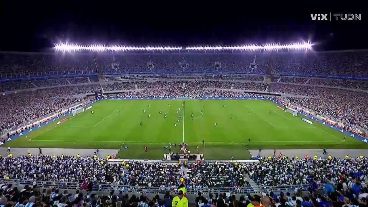¡Rueda el balón en el Estadio Monumental! Argentina recibe a Bolivia