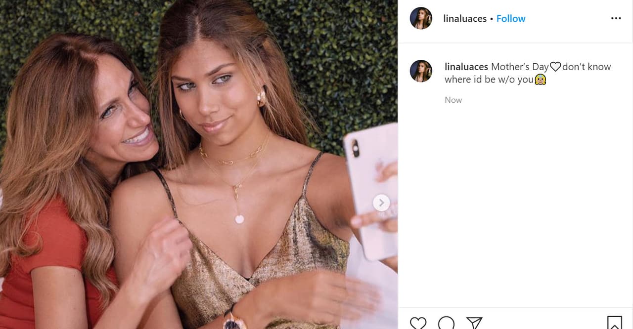 Lina Luaces, hija de 
<b><a href="https://www.univision.com/temas/la-flaca" target="_blank">Lili Estefan</a></b>, felicitó a su famosa mamá con 
<b><a href="https://www.instagram.com/p/CAAtyrnl1RP/" target="_blank">esta foto</a></b>, dejándole en claro que no sabe "dónde estaría" sin ella. 
<br>