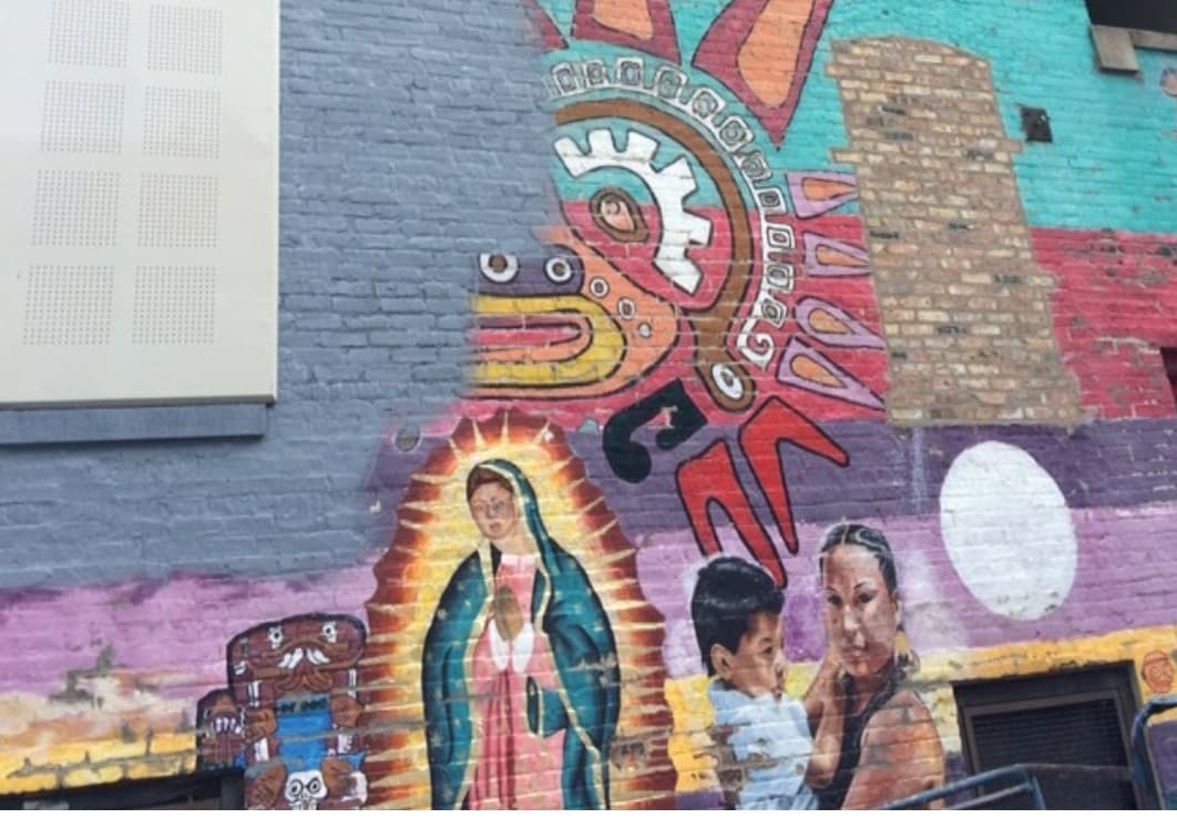 Uno de los murales a medio pintar. Por ahora es uno de los pocos sobrevivivientes en Casa Aztlán.