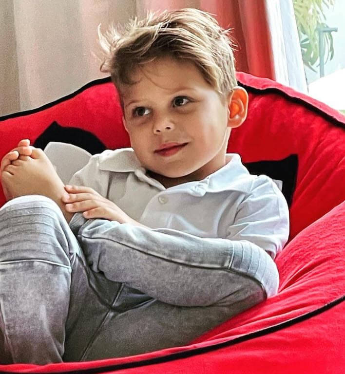 En septiembre, el cantante español confesó que 
<b>la paternidad cambió su vida</b> y la pandemia lo ayudó a disfrutar el tiempo con sus retoños.
<br>