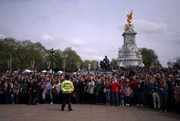 La policía resguarda los alrededores del palacio.