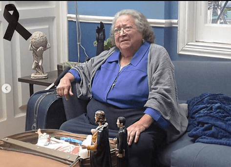 Tras la triste noticia de su muerte, el elenco de la serie le dio el último adiós a través de redes sociales: “Hoy despedimos con mucho cariño a Yolanda Martínez, gran alma y excelente actriz que colaboró para hacer la quinta temporada. Todos los Vecinos la extrañaremos y recordaremos con la sonrisa y buen humor que nos regalaba siempre. Descanse en paz”.