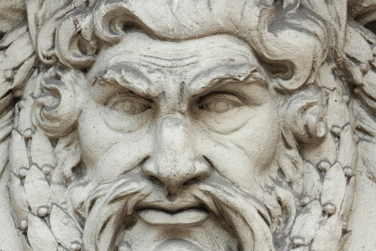 Su nombre se debe a la mitología griega, en la que Faetón es el hijo de Helios, el Dios del Sol.