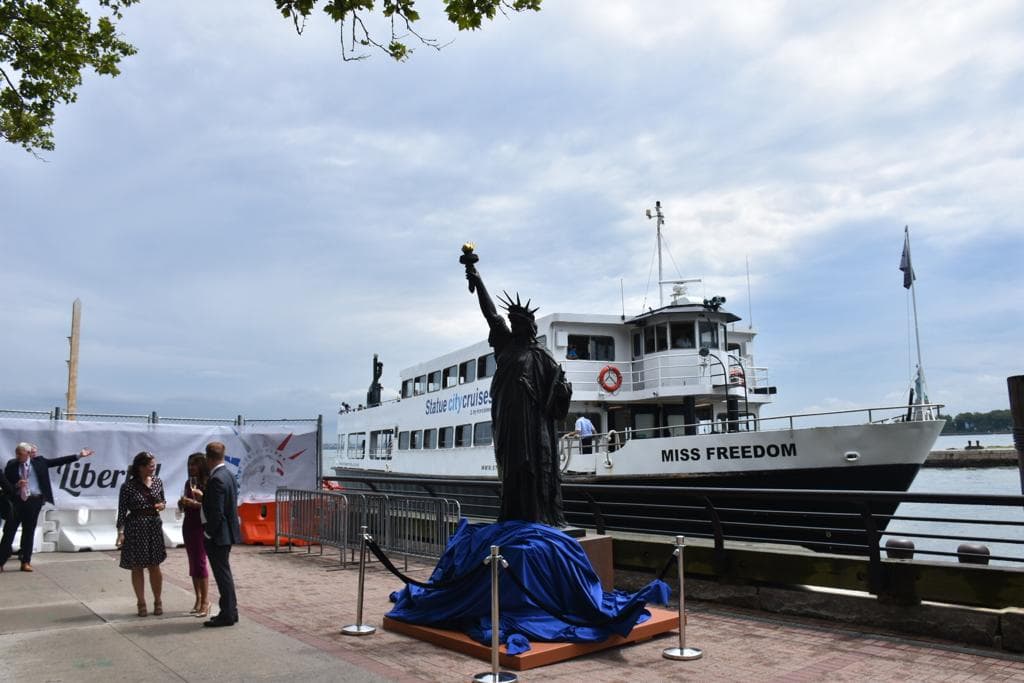 "Es la importancia esencial de la libertad en nuestras democracias, dentro de nuestras sociedades y también en el mundo", dijo Étienne.