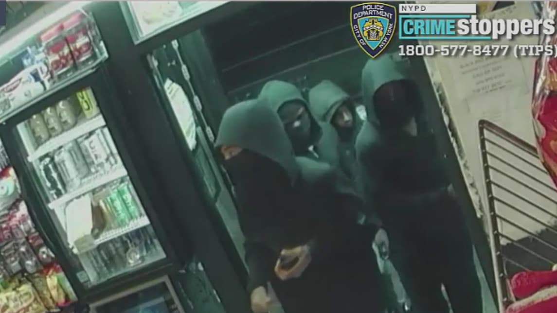 Buscan cuatro sospechosos por robo de auto a punta de pistola en East Village
