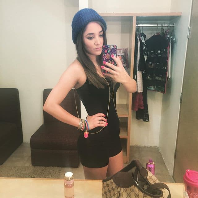 El video causó revuelo y hubo quienes hasta las criticaron, a lo que Sherlyn contestó: "Si les causa tanto ruido pues yo creo que
<b><a href="https://www.univision.com/shows/primer-impacto/sherlyn-gonzalez-responde-a-las-criticas-por-el-video-en-el-que-besa-a-la-presentadora-yolanda-andrade-video" target="_blank">algo han de tener metido</a></b> ahí en el clóset que les preocupa mucho", dijo a inicios de mayo de 2019.