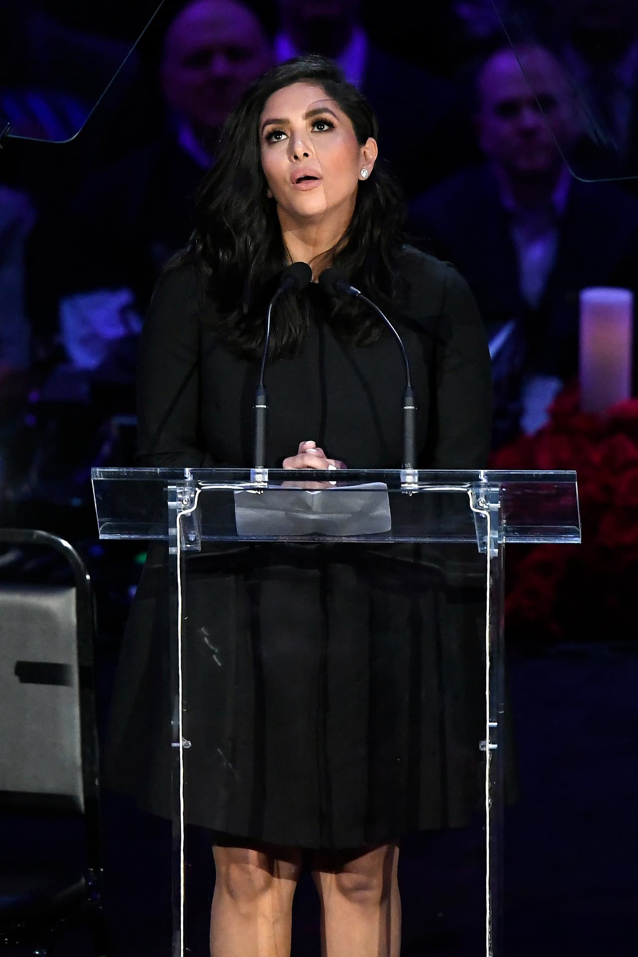 “Dios sabía que no podían estar separados, tenía que llevárselos a casa juntos. Bebé cuida de nuestra Gigi, yo tengo a Nani, Bibi y Coco, todavía somos el mejor equipo. Te amamos y te extrañamos ‘Bubu’ y Gigi. Descansen en paz y diviértanse en el cielo hasta que nos reencontremos algún día”, cerró en su discurso.