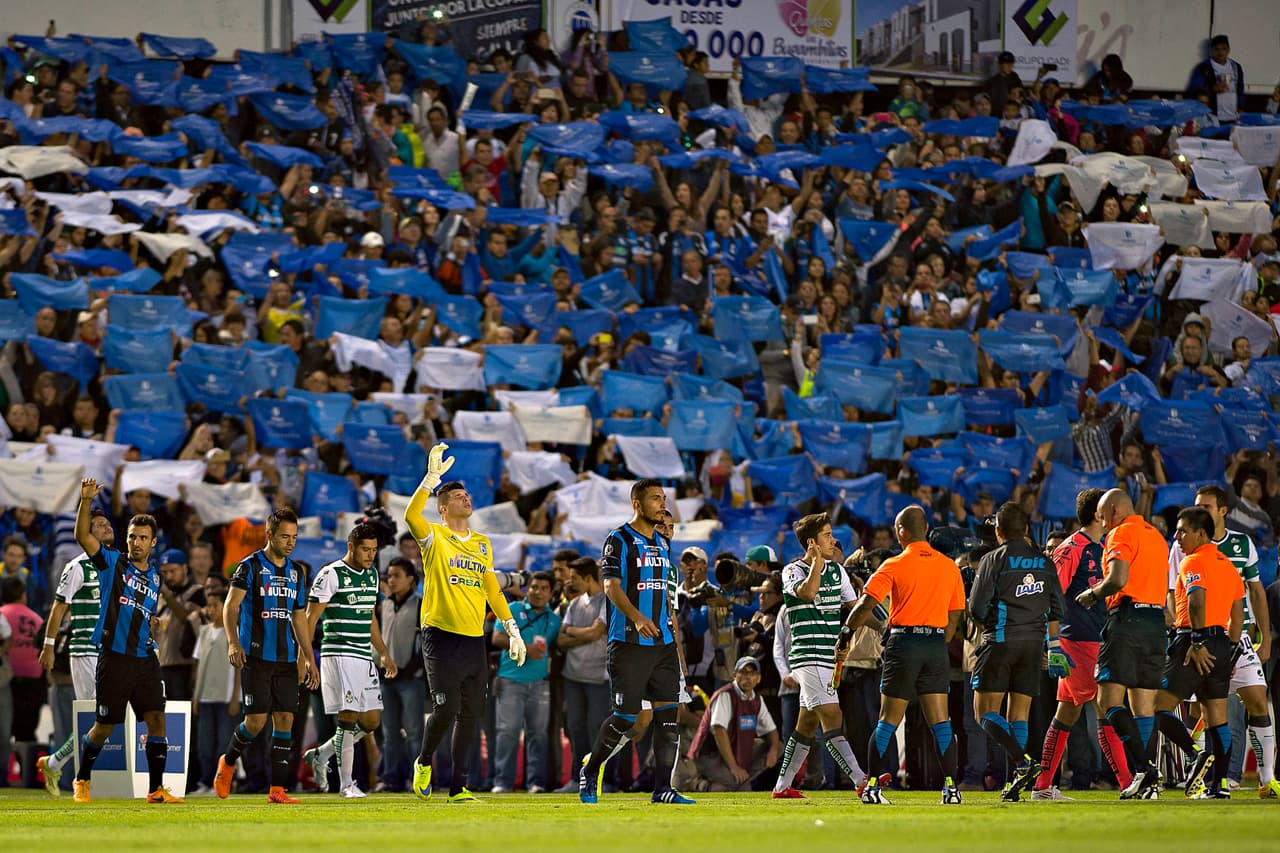 Todos los queretanos se volcaron para apoyar a su equipo, nadie quería perderse la Final, esperando, por supuesto, ver la magia del astro brasileño que portó durante esta etapa el dorsal '48'.