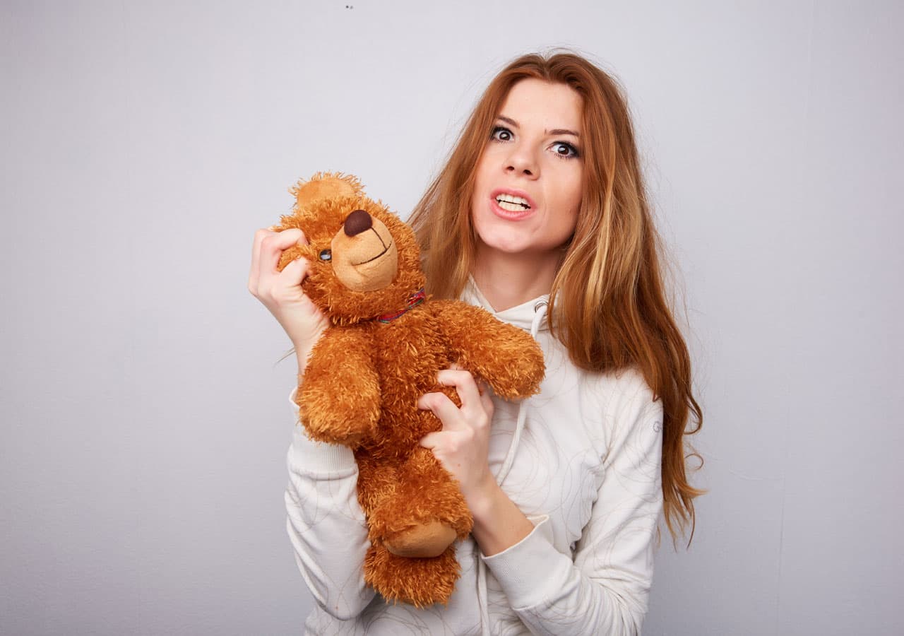 Un fetiche curioso que algunos Aries podrían tener es el peluche. Sea que les encanten jugar con sus muñequitos o hasta, ¿por qué no?, disfrazarse con una botarga. (¿Has oído de los 'furries'?) Algunos se divierten con la cuestiones infantiles como: "¿dónde está mi bebé?"