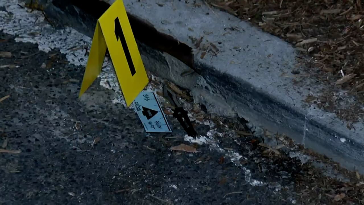 La víctima falleció en el lugar mientras esperaba la llegada de la ambulancia, relataron testigos y amigos.