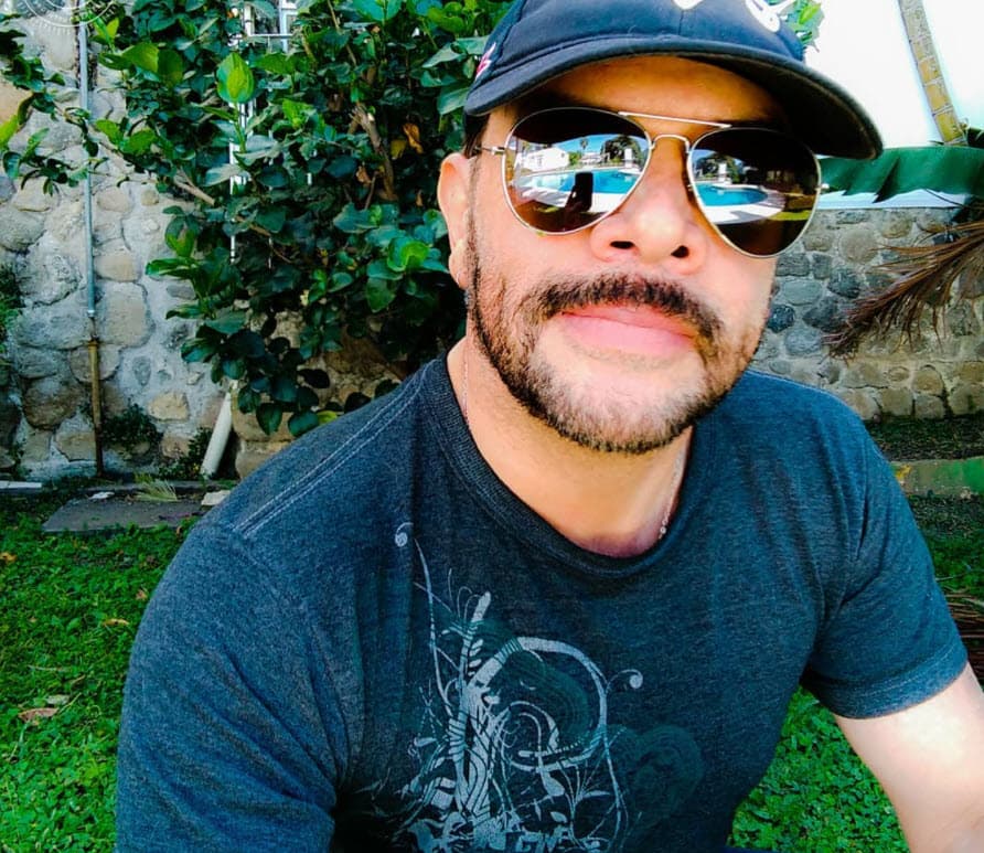 Ginny Hoffman y Héctor Parra estuvieron casados durante 8 años. Antes de unirse en matrimonio con ella, el actor ya tenía a Daniela, a la que procreó en una relación anterior. 
<br>