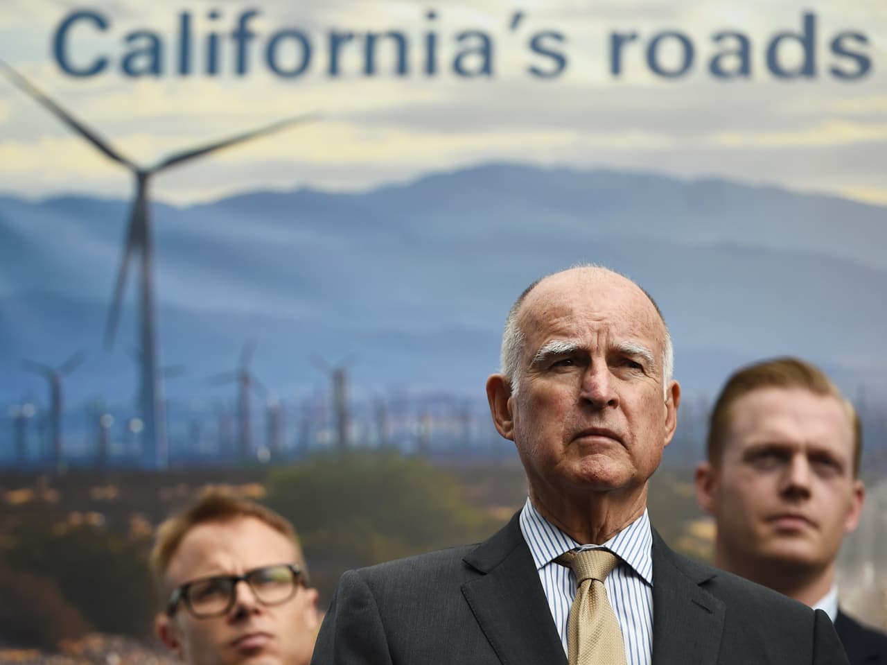 Jerry Brown presenta presupuesto enfocado en educación e infraestructura