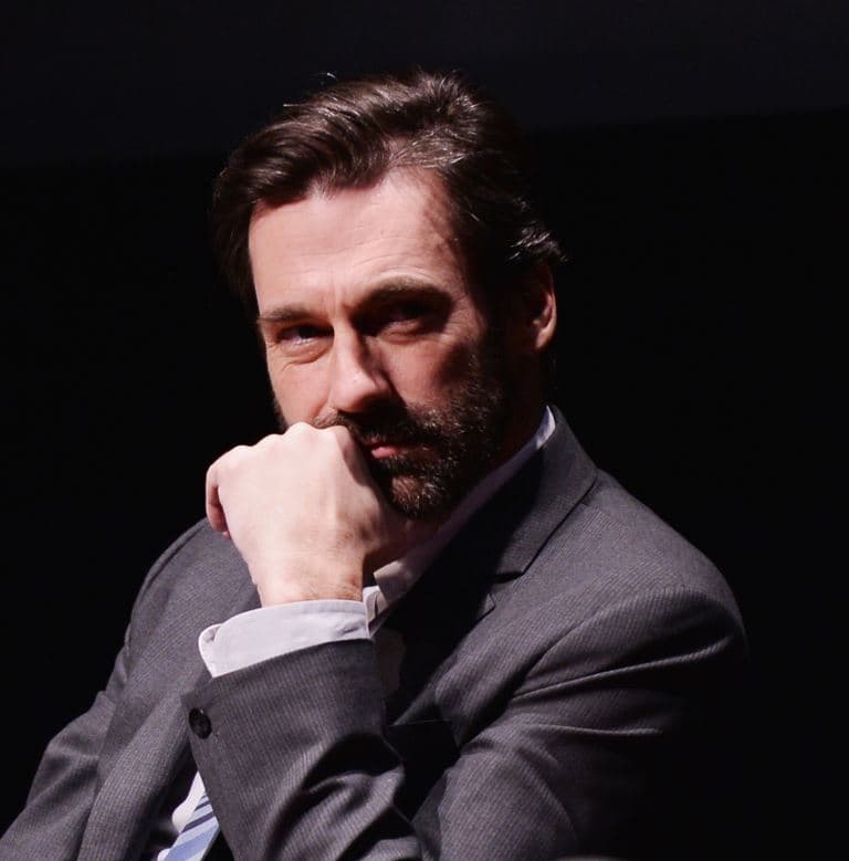 Guapo, elegante y ahora está soltero.