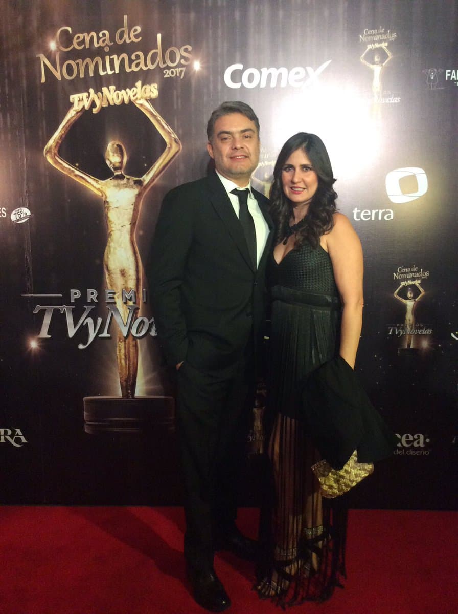 Reynaldo López y su hermosa esposa, productor del matutino 
<b><i><a href="http://www.univision.com/shows/hoy">Hoy</a></i></b> y que compite por llevarse la presea por programa de entretenimiento.