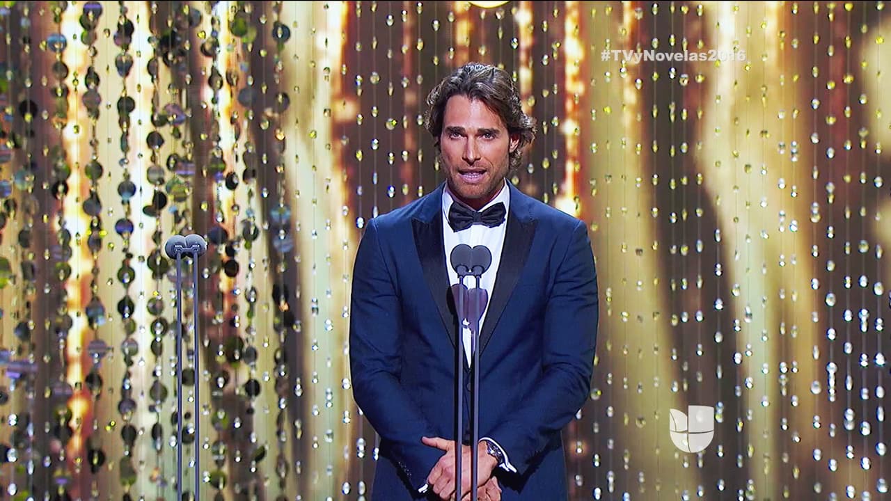 Y llegó para entregar el premio a la 'Mejor Actriz Protagónica'.