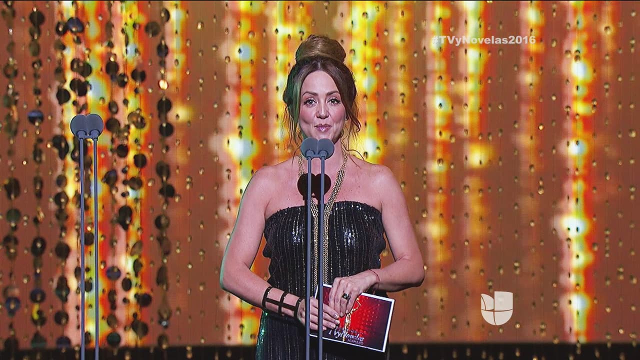 Andrea Legarreta lució espectacular para presentar a los mejores villanos de las telenovelas.