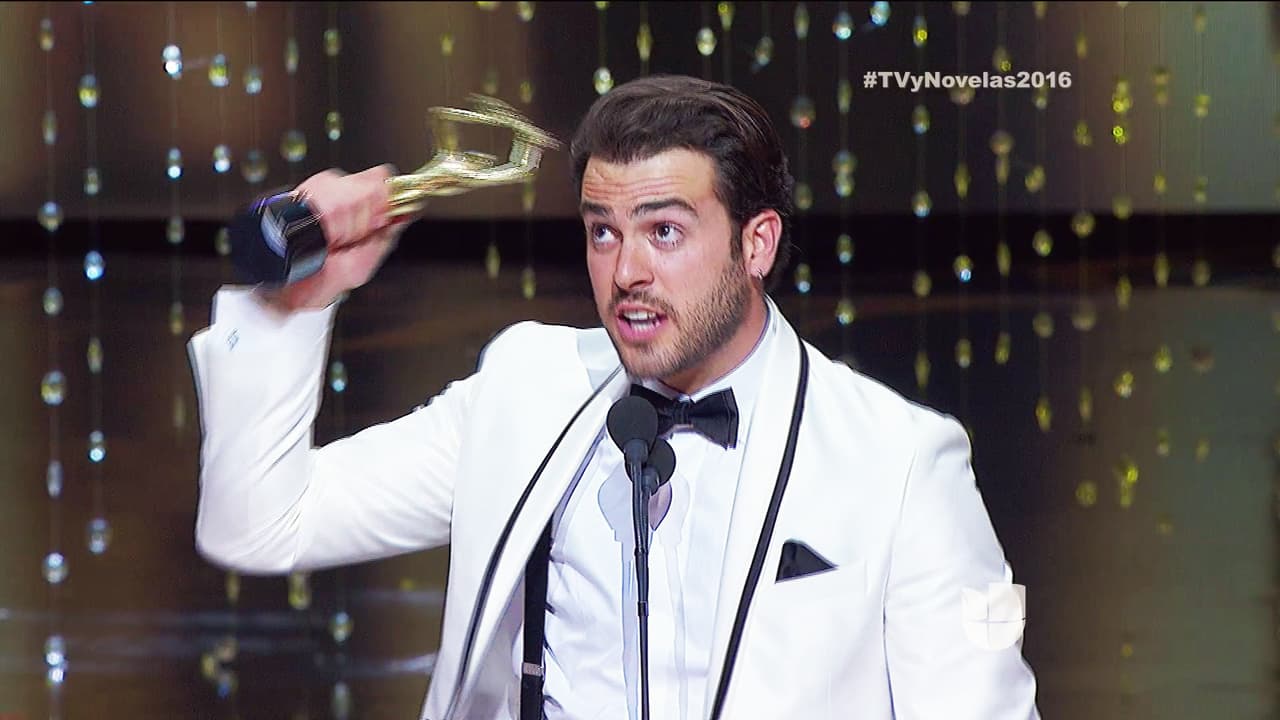 Aunque traía unos problemitas en la voz, eso no le impidió agradecerle tanto amor a sus fans.