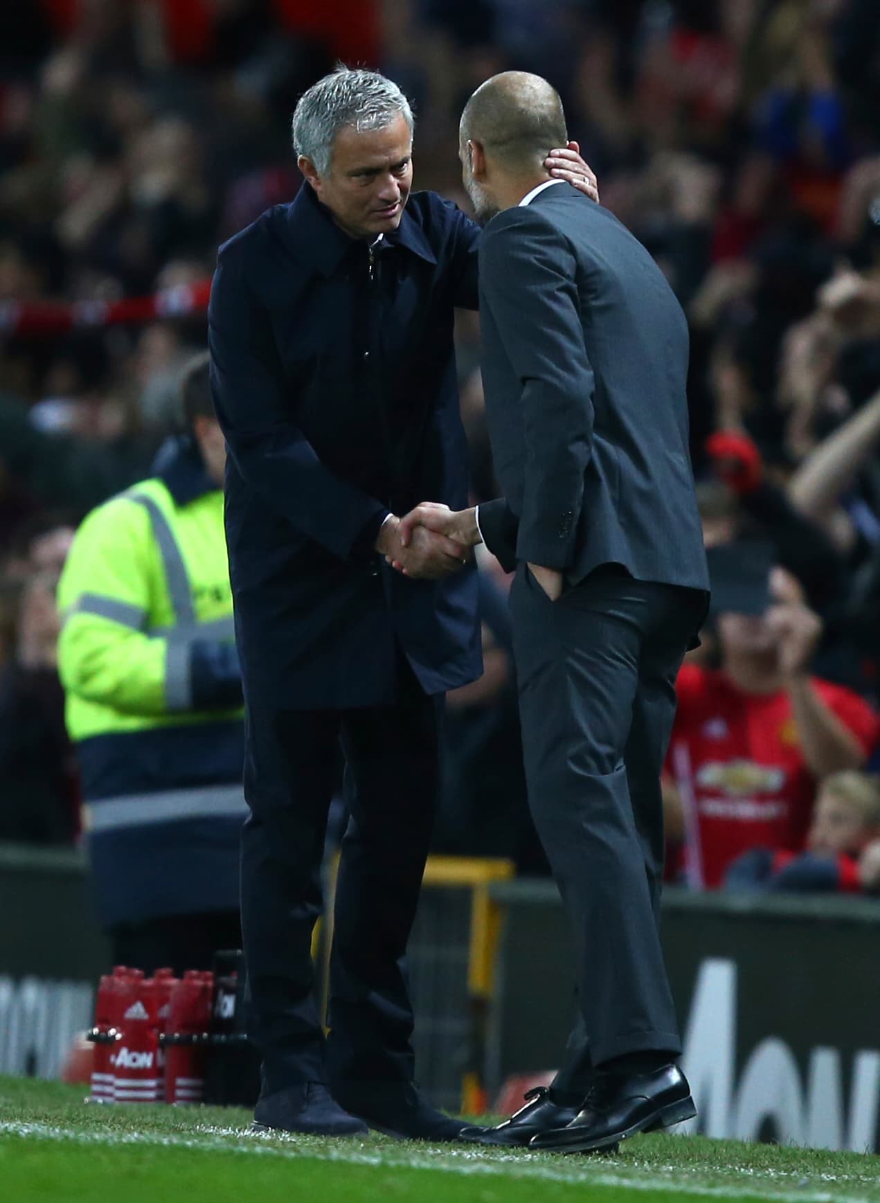La cordialidad fue protagonista y se notó calidez en el saludo previo al juego entre ambos equipos por la cuarta ronda de Copa de la Liga en el estadio Old Trafford.