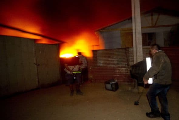 Donde además se está quemando un bosque cercano, lo que pone en riesgo otros cerros de la ciudad, calificada por Unesco como Patrimonio de la Humanidad por su belleza escénica.
