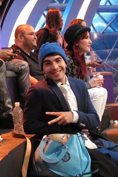 "Vitito" manda saludos a sus fans.