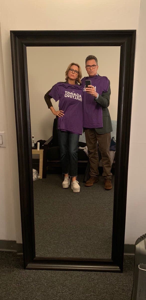 "Todos el equipo de #MadamSecretary está con @glaad y en contra el acoso hoy en #SpiritDay y TODOS los días.", declaró la actriz
<b>Téa Leoni</b>, quien forma parte del elenco.