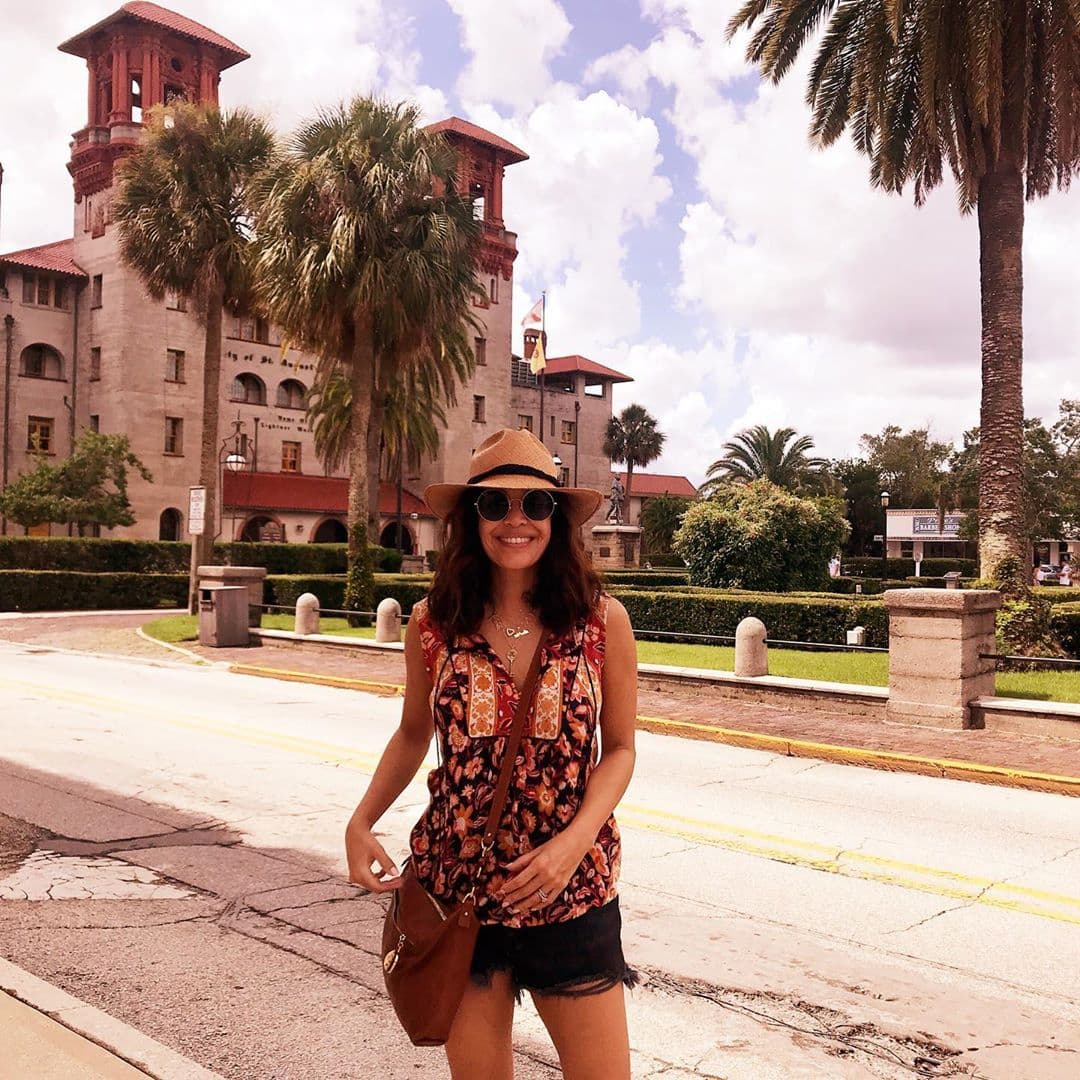 Nuestra conductora compartió en las redes sociales algunas fotografías y detalles de sus "vacaciones diferentes, en carro, cargados de antibacterial, de cubre bocas, alejados de las multitudes, pero agradecidos y con muchas ganas de conocer".