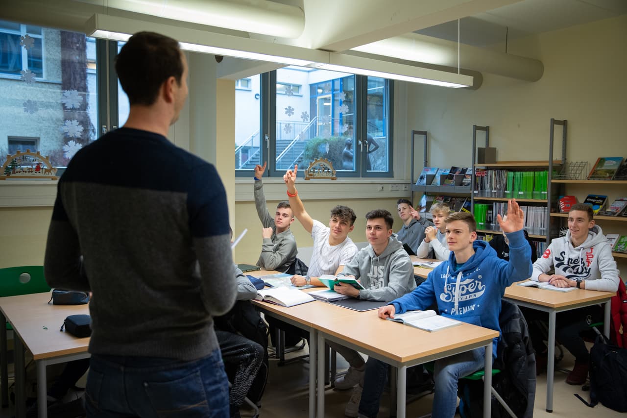 En la escuela su materia preferida era Historia.