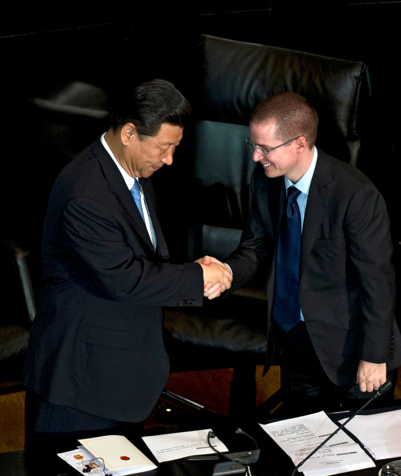 Entre 2003 y 2009, Anaya fue secretario del gobernador del Estado de Querétaro y de 2008 a 2009 fue Coordinador de Desarrollo Humano del gobierno de ese estado. En 2011 fue Subsecretario de Planeación Turística de la Secretaría de Turismo del Gobierno Federal. Entre 2012 y 2015 Diputado Federal por el PAN y de 2015 a 2017, presidente del partido. En la fotografía junto al presidente de China Xi Jinping durante una visita oficial del mandatario a México en 2013. 
<a href="https://www.univision.com/noticias/elecciones-mexico-2018/asi-estan-hoy-las-encuestas-para-ganar-la-presidencia-de-mexico">Mire aquí la posición de este candidato en la Estimación de Preferencia Electoral de Univision Noticias.</a>