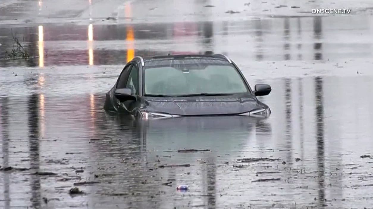 Lluvias en el sur de California: Tormentas dejan inundaciones, rescates y vientos de 110 mph