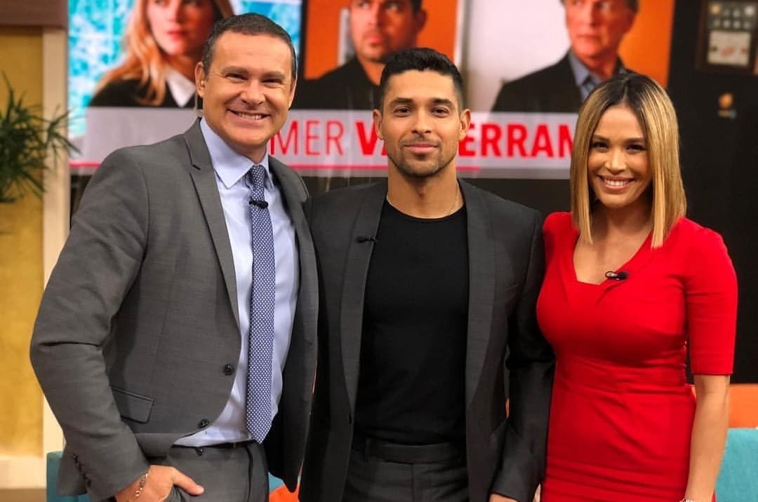 Wilmer Valderrama puso nerviosas a todas las chicas en el estudio, pero Alan y Karla no dudaron en documentar mediante una imagen su paso por Despierta América.
<br>
<br>