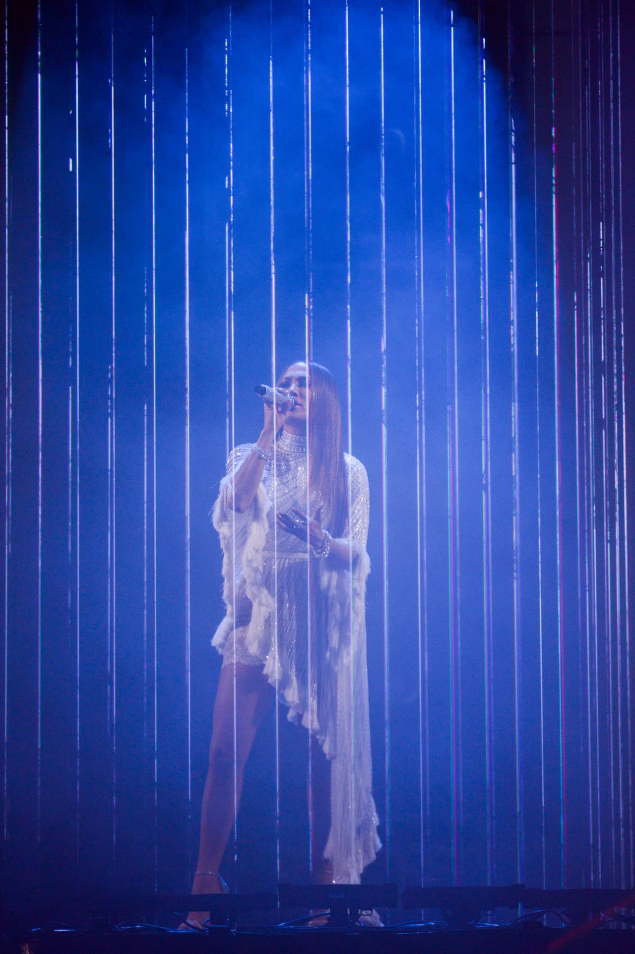 JLo apareció como una gran sorpresa en el escenario de Latin GRAMMY.