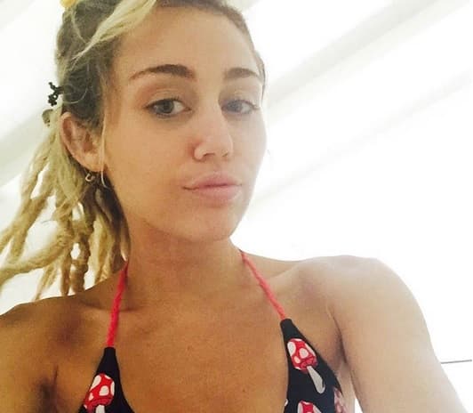 Hasta las selfies de Miley llaman la atención.