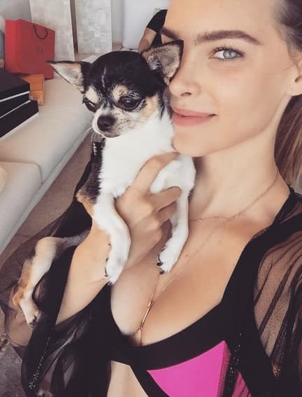 Una experta en selfies es Belinda, quien en cada una que se toma aparece bellísima.