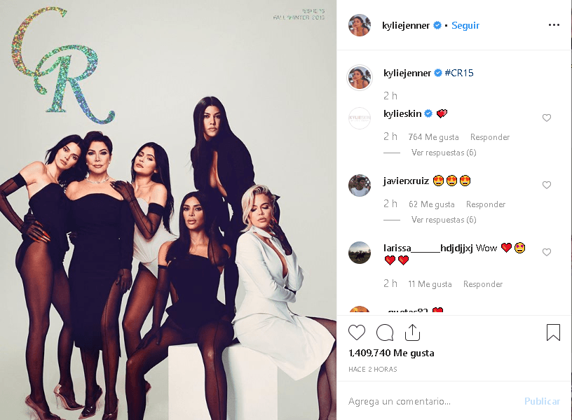 Este mes, el clan de los reality shows abre 
<b><a href="https://www.crfashionbook.com/celebrity/a29314927/kardashian-jenner-fashion-cr-carine-mugler/" target="_blank">CR Fashion Book</a></b>, una publicación de alta costura. Kris y su hija Kylie Kenner ya publicaron la foto de la portada en sus cuentas de Instagram.