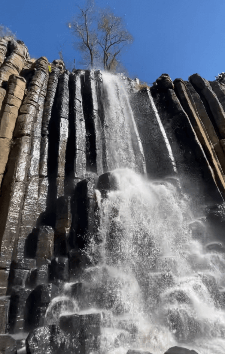 Las impresionantes caídas de agua fascinaron a nuestra conductora.