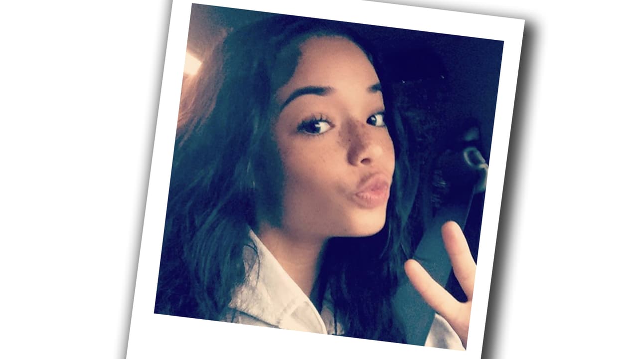 Esta caribeña nos impresionó con sus moñitos azules.