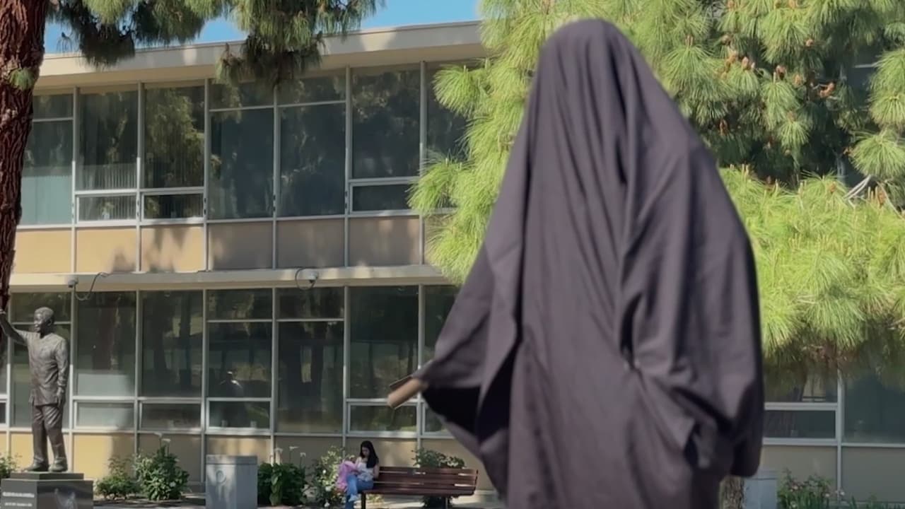 Fresno State cubre estatua del activista César Chávez tras acusaciones de abuso sexual; también buscan cambiar día festivo