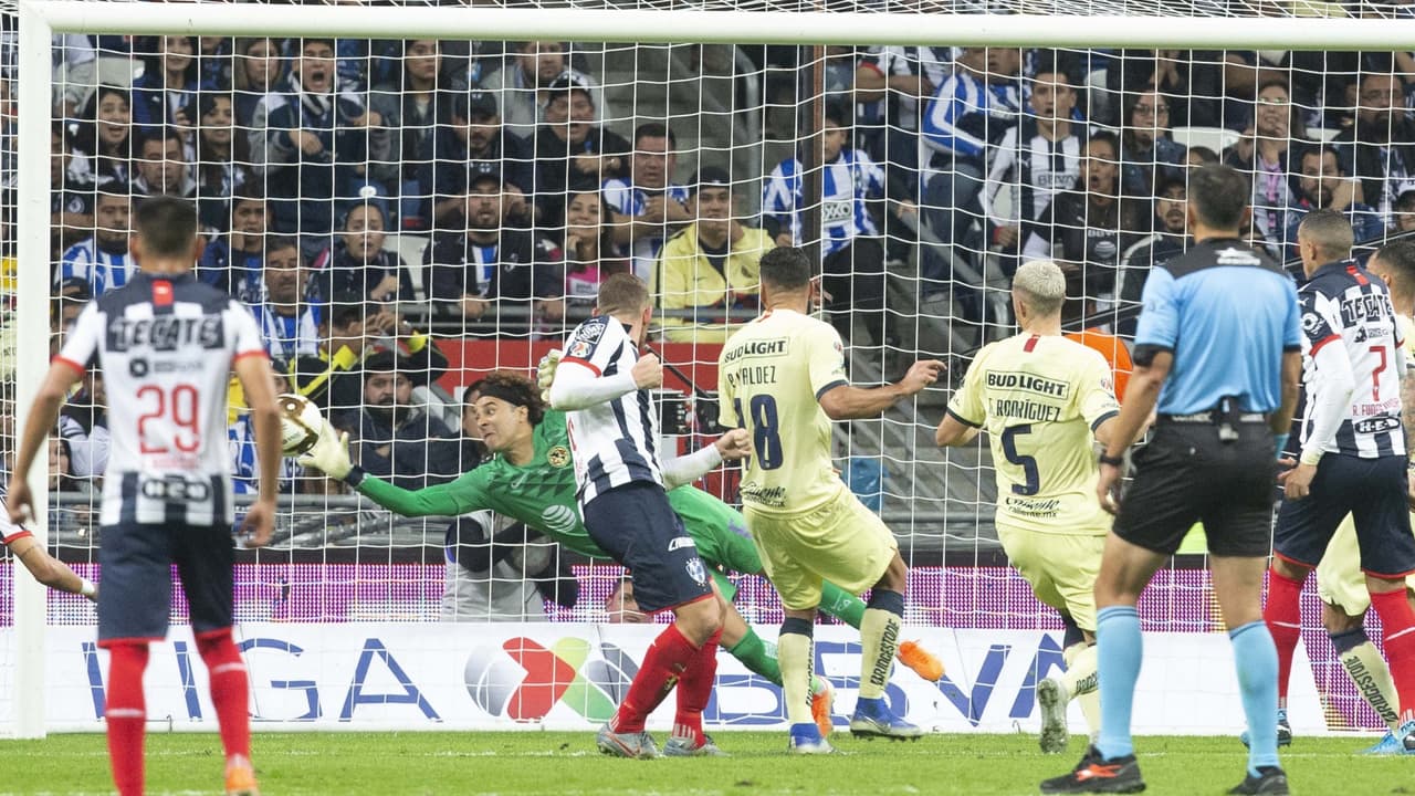 Guillermo Ochoa recrea atajada a Neymar cinco años después