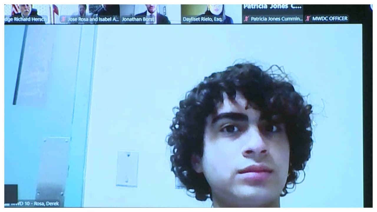 Derek Rosa, el adolescente acusado de asesinar a su mamá en Hialeah, reaparece en corte