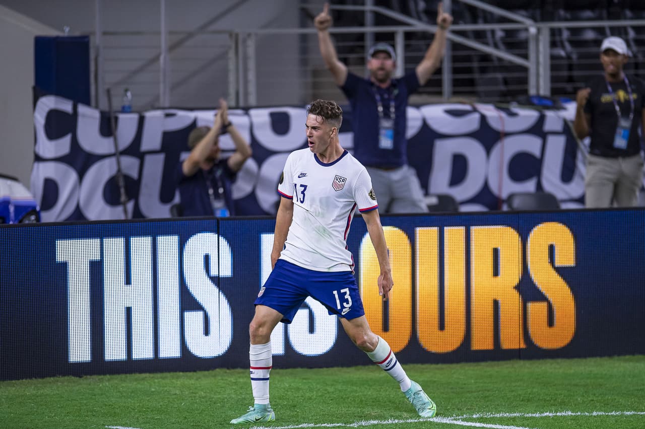 El jugador del Schalke 04 festejó con todo.
